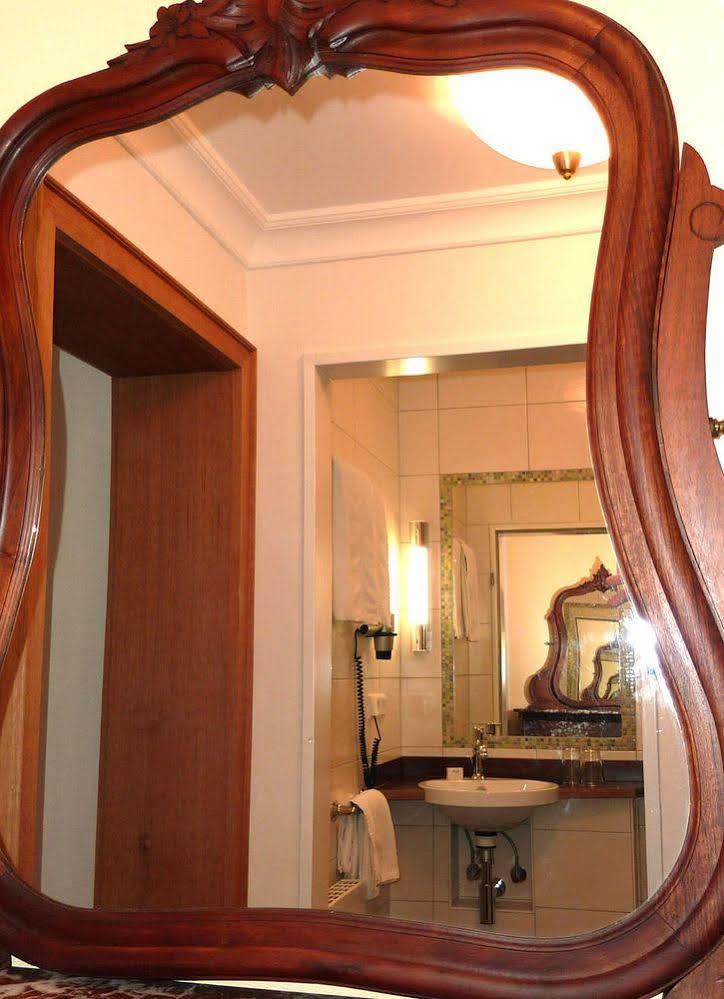 Historisches Genusshotel Loewen Шопфхайм Экстерьер фото